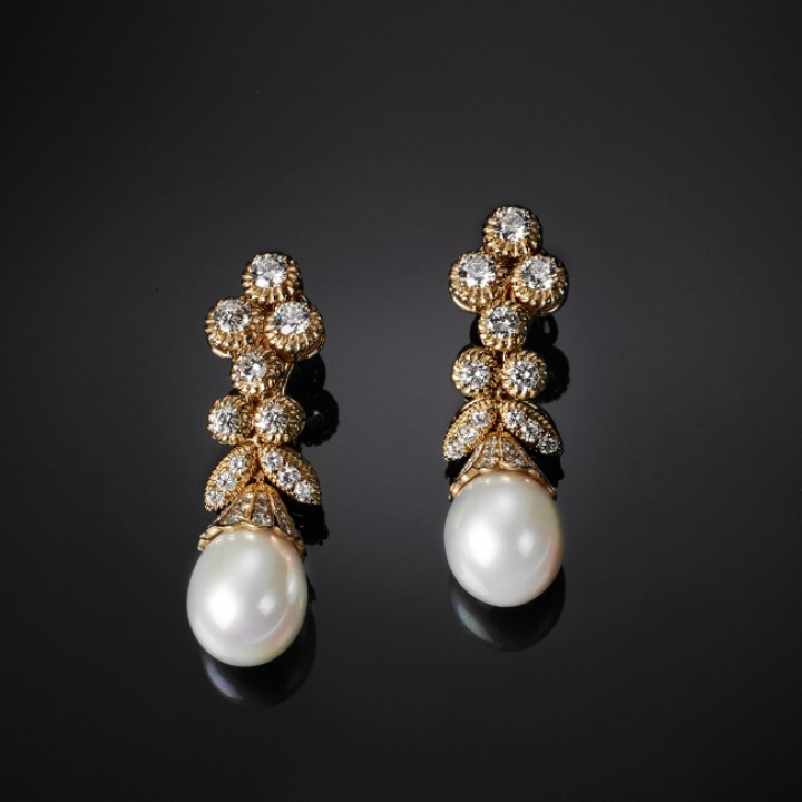 Sale Gold, Diamonds and Precious Stones Earrings in Italy